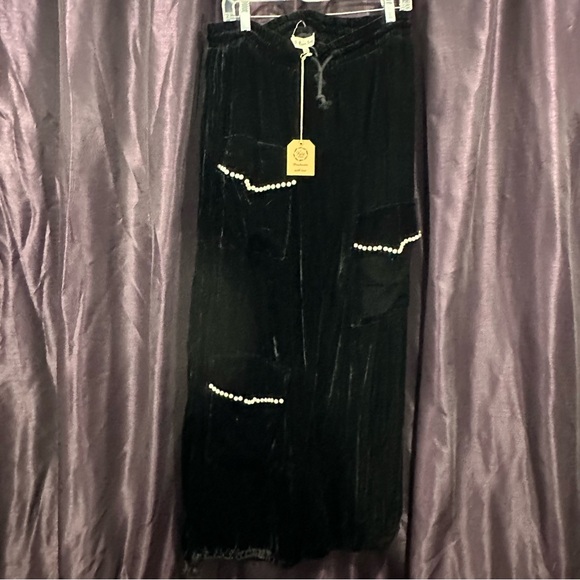 New A Rare Bird black velvet pants with pearls O/S - Picture 6 of 7